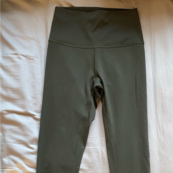 Assorted Lululemon Clothing- perfect condition - Picture 5 of 9
